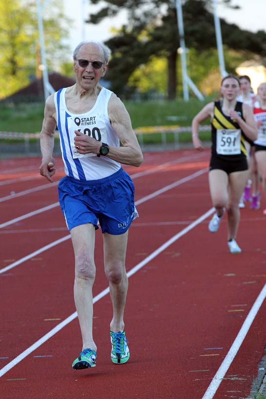 3000 metres, 2021 North East Grand Prix No. 2, Monkton, Wednesday, May 19th. Photo: David T. Hewitson/Sports for All Pics